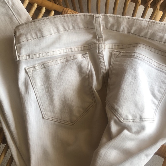 J Crew toothpick cream denim jeans. Classic style great wardrobe staple. - Picture 8 of 11